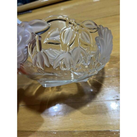 Vintage Frosted Crystal Glass Bowl Floral & Bird Design Scalloped Edge 9" - Picture 2 of 4